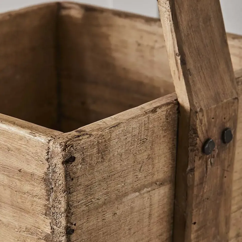 Albany Antique Bucket