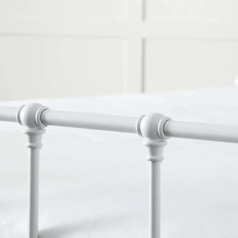 Alexander Queen Bed