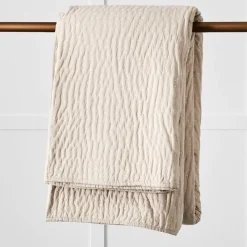 Aura Coverlet 240x260