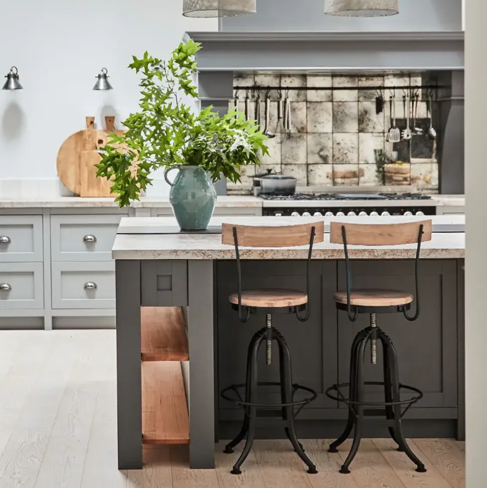 Axle Swivel Stool
