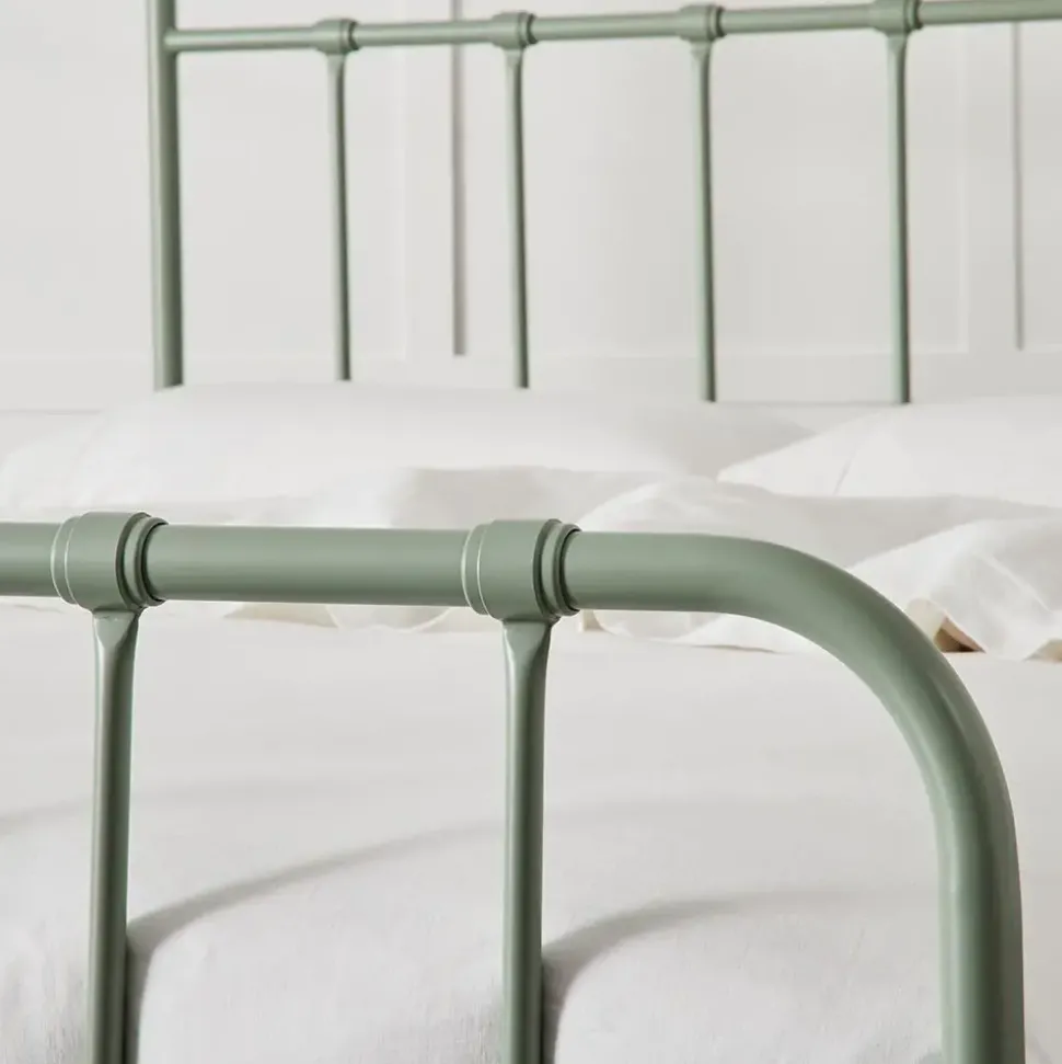 Quinn Queen Bed